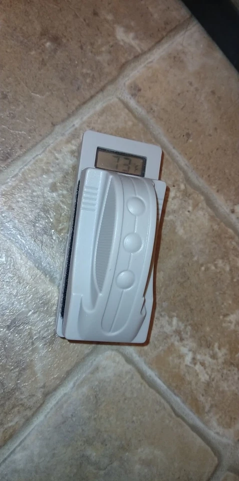 20(?) Gal Aquarium + starter kit stuff :) - Image 2 of 4