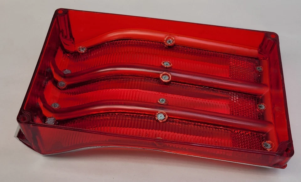 1966 年普利茅斯 Belvedere II 右乘客侧尾灯镜头 2585099 NOS — 第 4/4 张图片