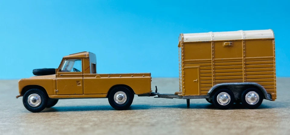 CORGI TOYS Gift Set 2 Land Rover 109" WB + RICE Pony Trailer Beige GB 1964 - Bild 3 von 4