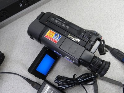 Sony Handycam Vision CCD-TRV15 Video8 XR Camcorder 16x/64x 2.5