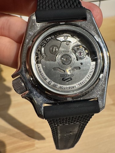 SeikoMen's 5 Sport Series Black Dial Silicone Strap Automatic Watch SRPD95 - 第 3/5 張圖片