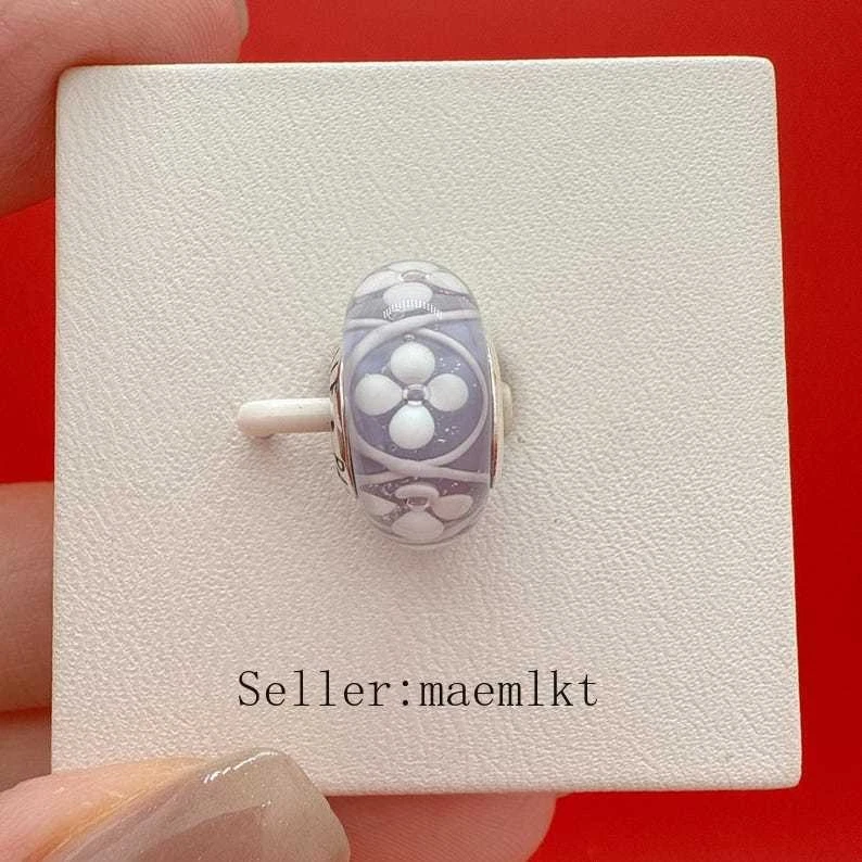 Dije de cristal de Murano campo de flores púrpura, dije para pulsera, dije de Murano Foto 2 de 3