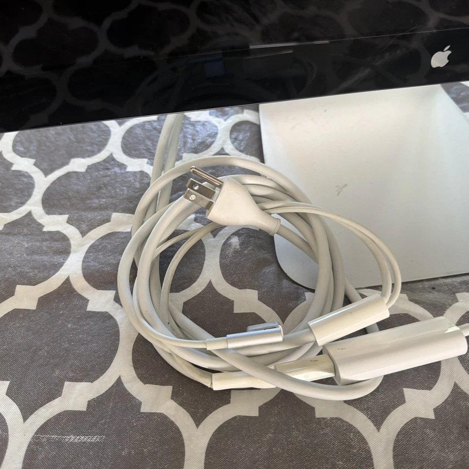 Apple Thunderbolt Display 27" A1407 Widescreen Monitor 2560x1440  Good!! - Image 4 of 4