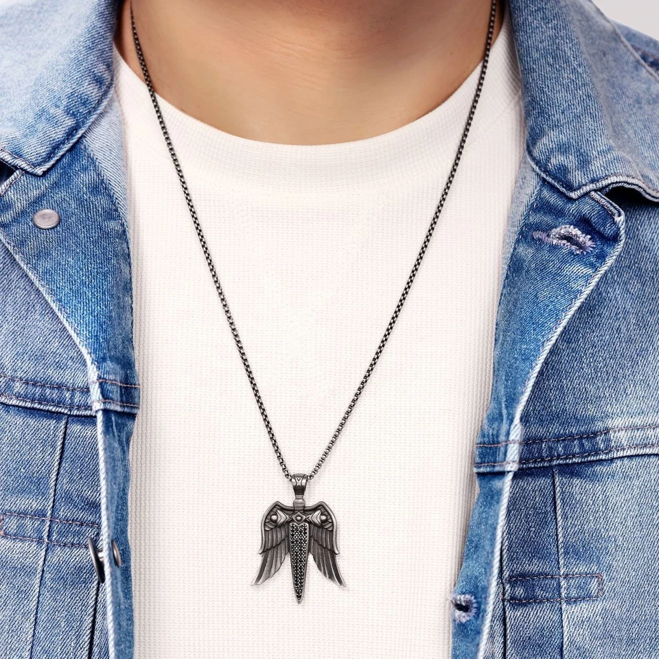 Pingente de asa de anjo e espada de aço inoxidável folheado a íons cinza com preto CZ - 24" - Imagem 2 de 4