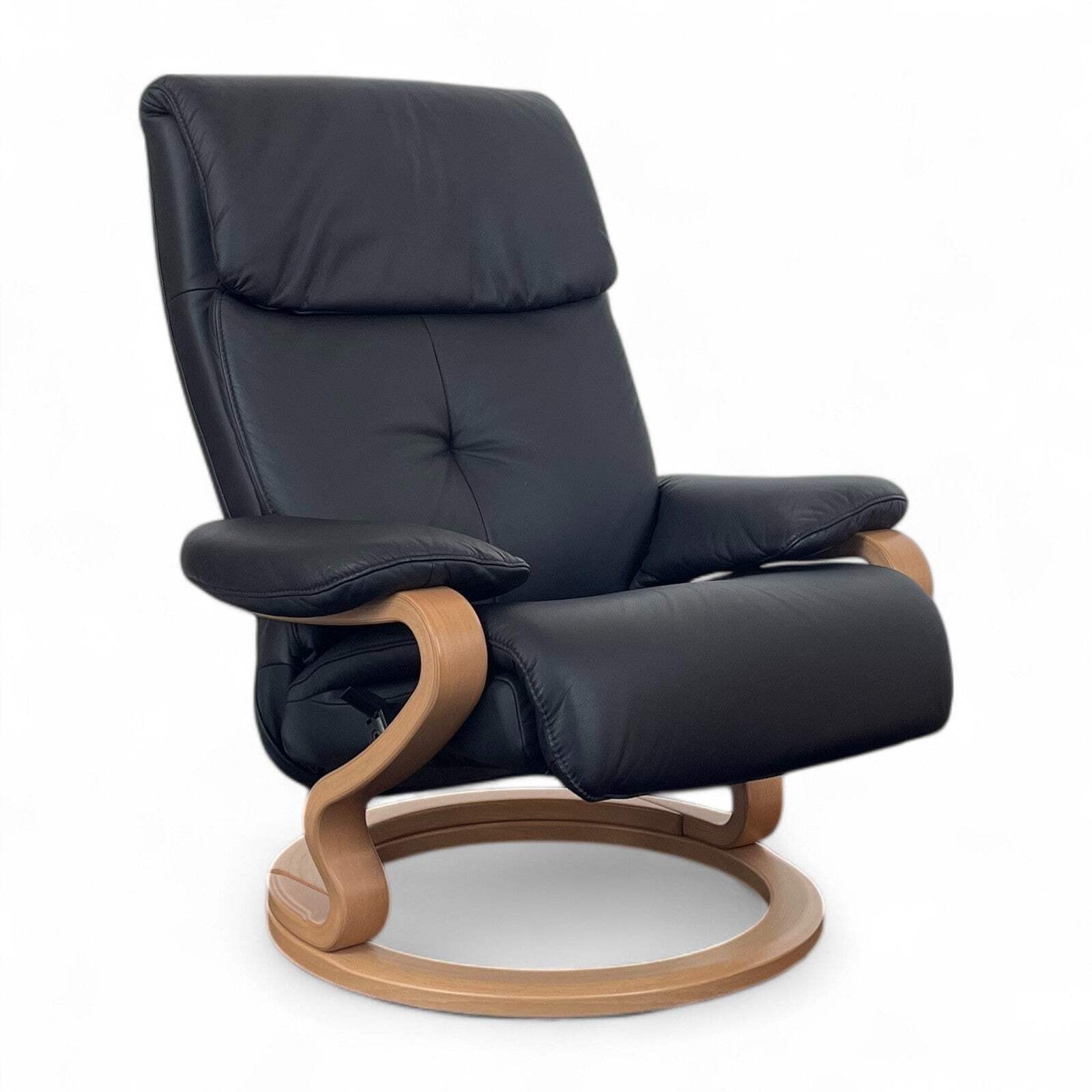 Sessel Himolla 7037 ZeroStress Leder Black, mit passendem Fußhocker