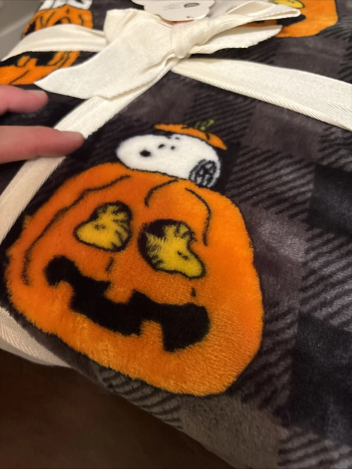 Berkshire Peanuts Snoopy Woodstock Halloween Peluche Manta Calabazas NUEVO Foto 2 de 3
