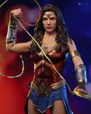 HT Hot Toys Wonder Woman 1984  MMS584      Gal Gadot     WW84 Classic Suit