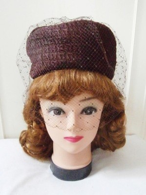 Vintage frühe 1960er dunkelbrauner Pillendosenhut mit russischem Schleier Ruf die Hebamme