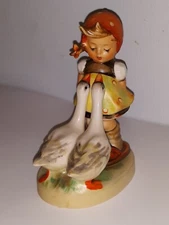 GOEBEL Vintage M.JHummel PORCELAIN FIGURINE "Goose Girl" 473/0                  