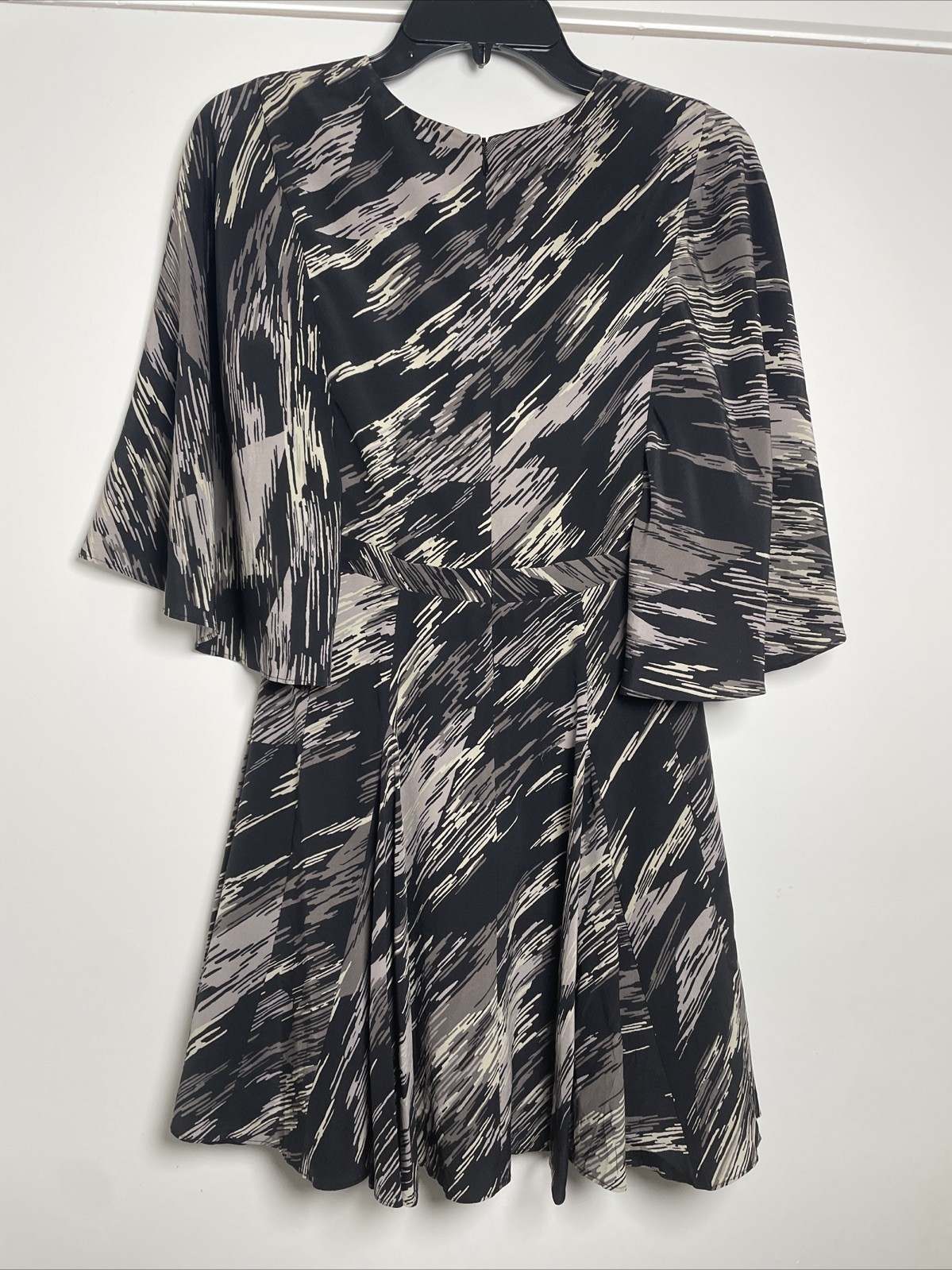 Halston Heritage Women’s Size 0 Black/Gray Swirled Flutter Sleeve Cocktail Dress