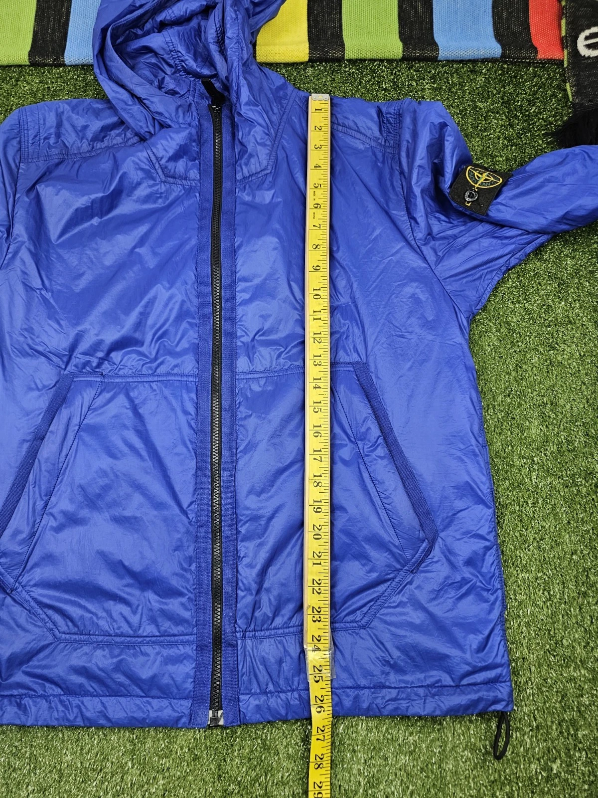 stone island men L micro rip stop primaloft hooded jacket blue full zip packable - product detail image 11
