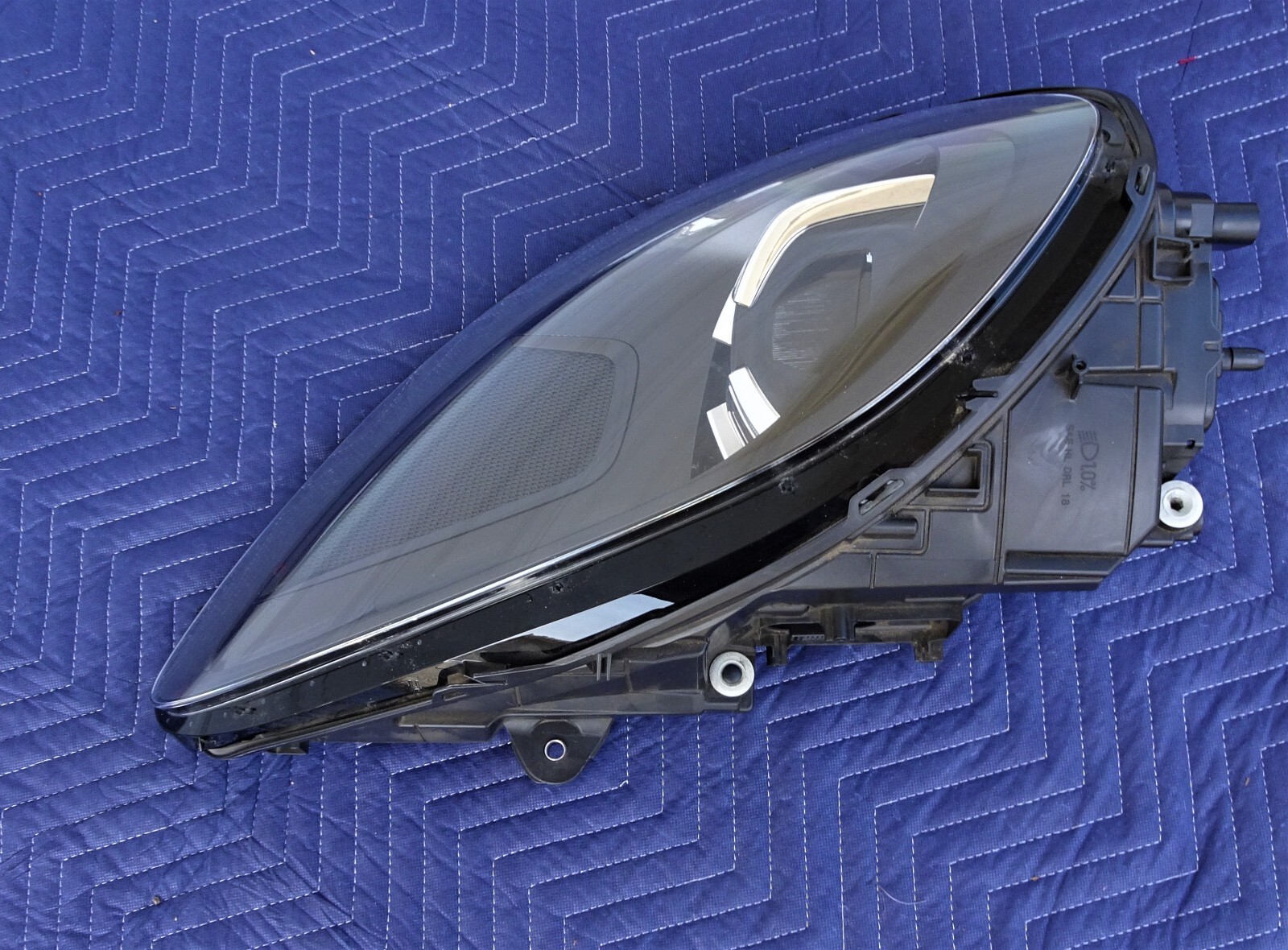 PORSCHE MACAN S GTS TURBO 2019 21 FRONT RIGHT LED HEADLIGHT 
