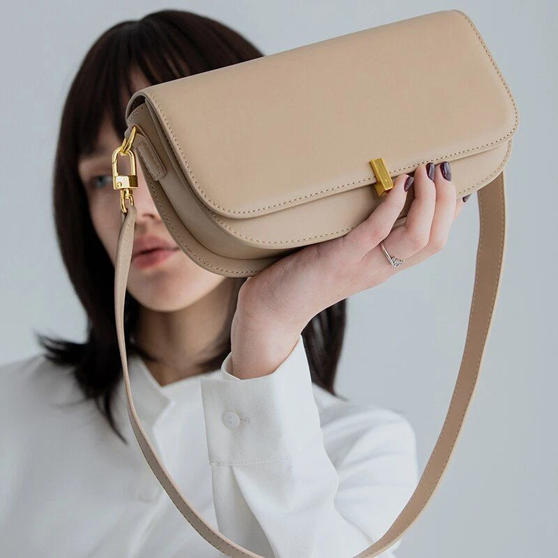 Small square outlet shoulder bag