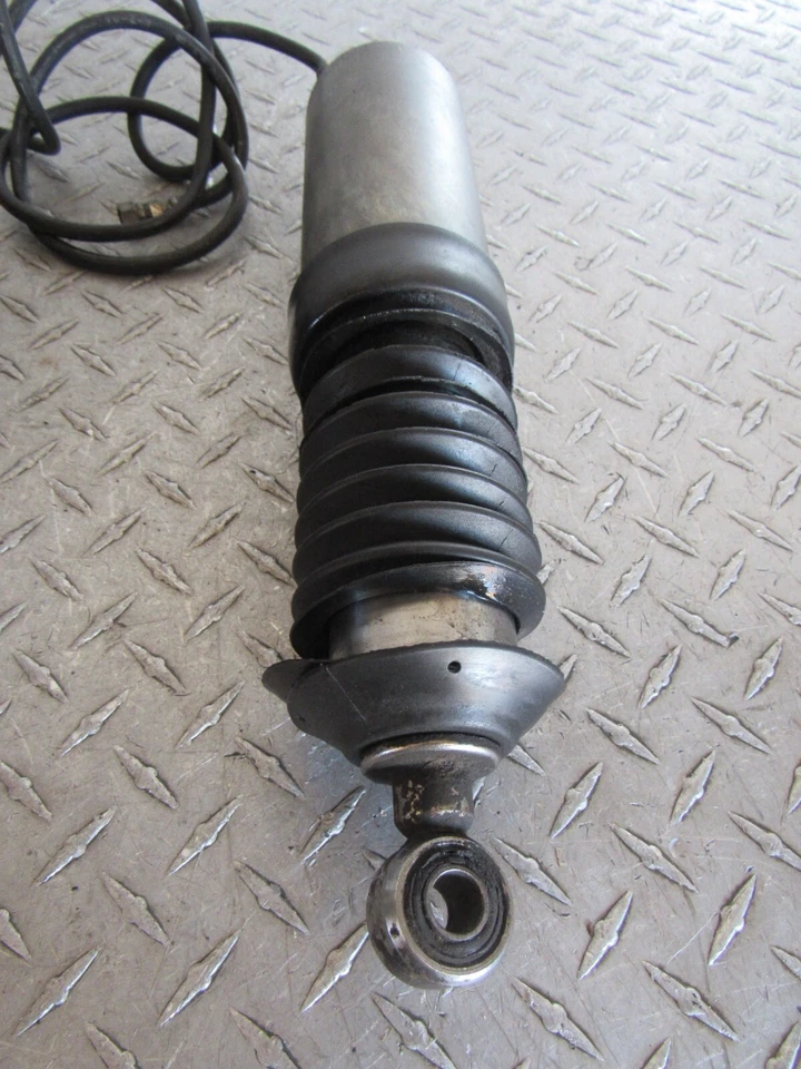 1986 - 1988 86 - 88 SUZUKI GV1400 GV 1400 CAVALCADE REAR SHOCKS SUSPENSION - Image 2 of 4