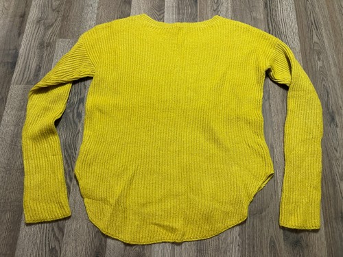 Express Sweater, Women's Size Medium, Yellow, Pullover, Crew Neck, Knit - Picture 2 of 10
