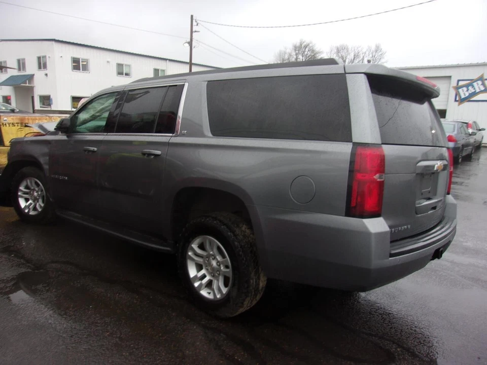 Pinza de freno de disco delantera izquierda usada se adapta a: Chevrolet Suburban 1500 2020 delantera delantera Foto 4 de 4