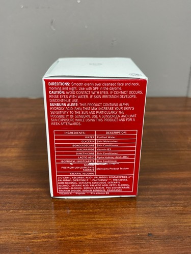 Crema hidratante ligera Olay Regenerist Vitamin C Max 1,7 oz - Imagen 4 de 5