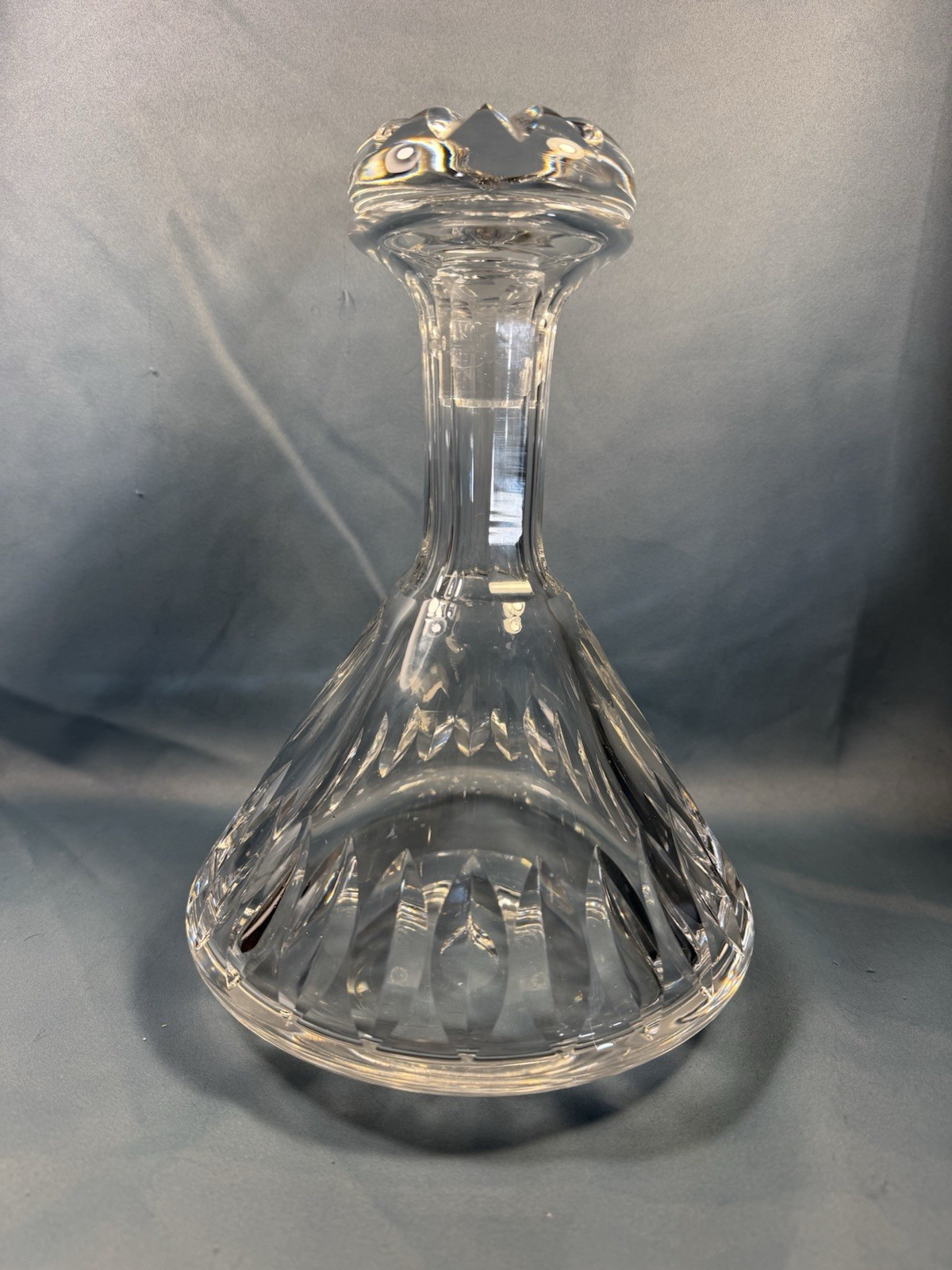 Cut crystal glass decanter with stopper, signed French crystal maker.