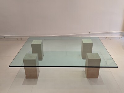 Table basse vintage en travertin et verre, Italie 1980 | €1,990