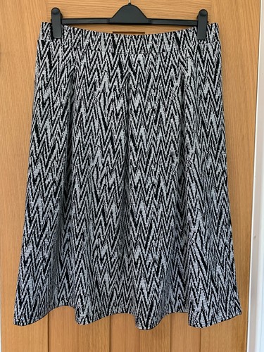 Ladies Papaya skirt size 16