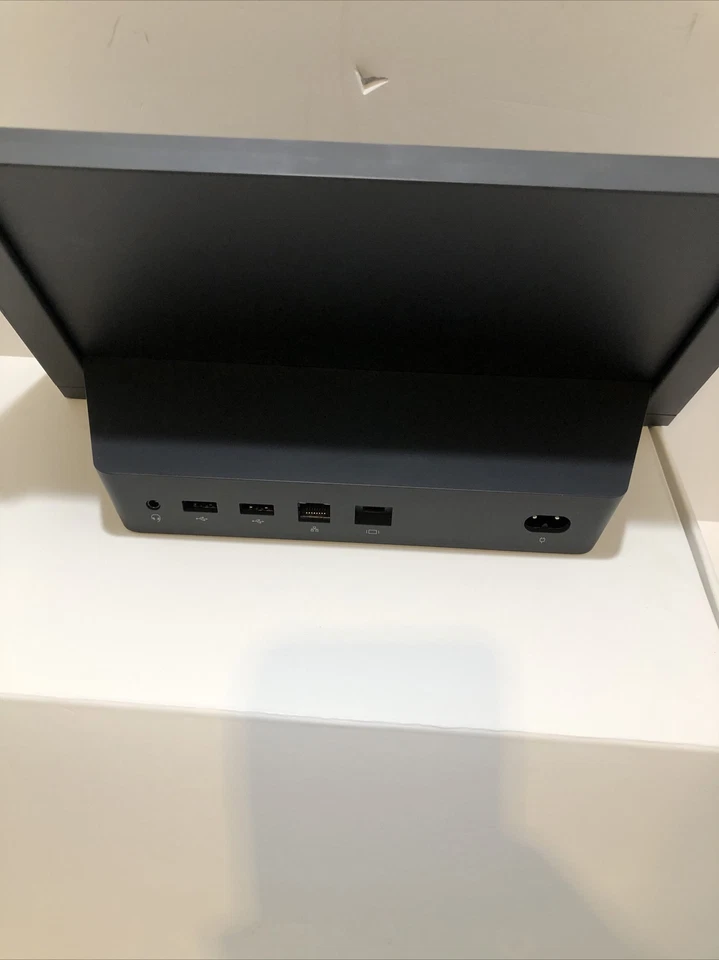 Microsoft Surface 3 Docking Station. Model: 1672 this is not for pro (su) - Image 4 of 4