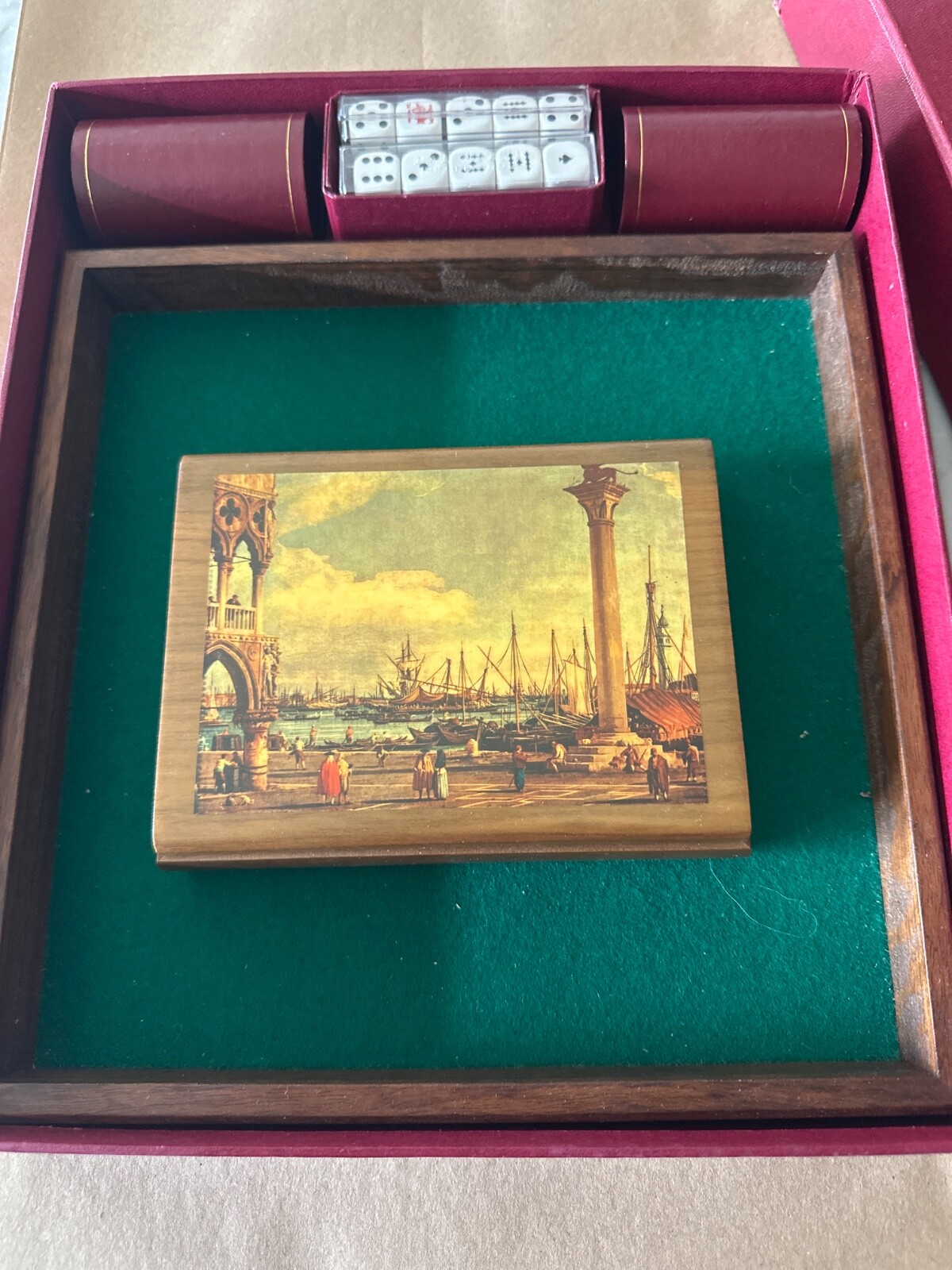 Foto 1 di 3