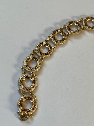 Vintage Damascene Open Circle Goldtone Link Bracelet with safety chain - 7 inche - Picture 3 of 12