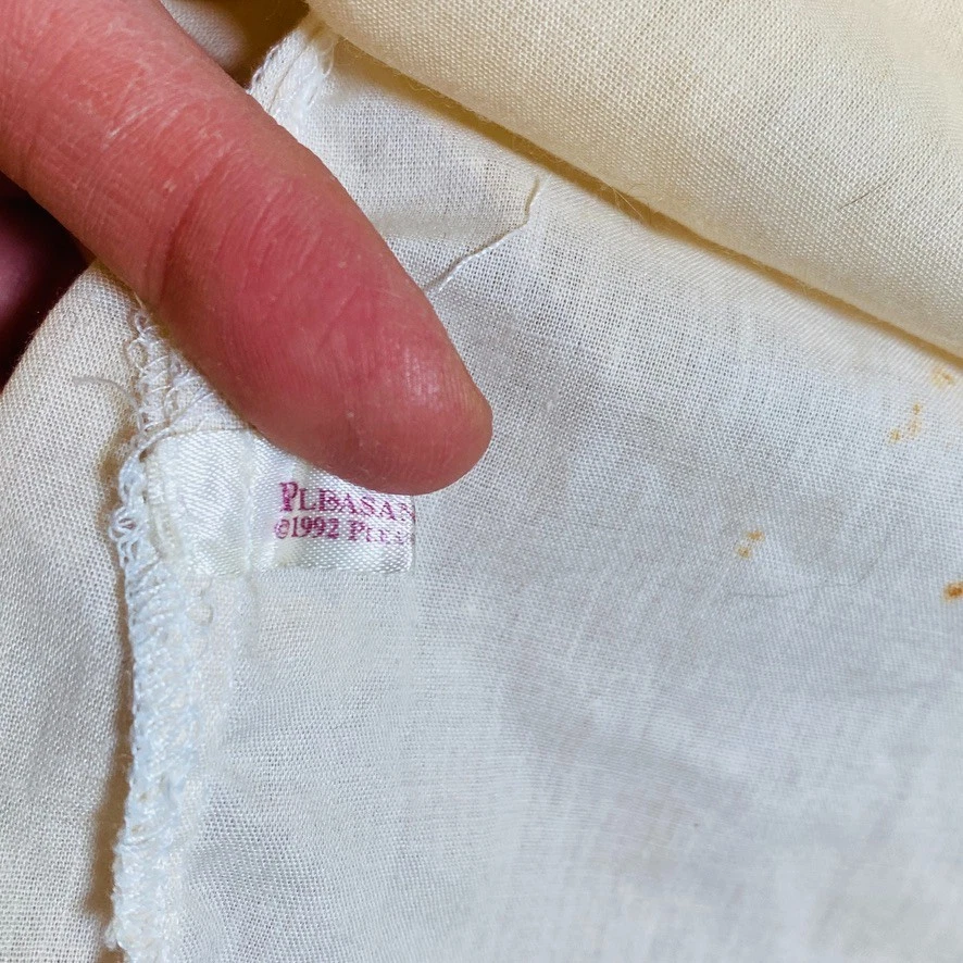 Juego de cama y ropa de cama de metal Samantha 1992 American Girl Doll de 18", camisón, alfombras Foto 4 de 4