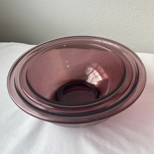 Vintage PYREX Set of 2 Purple Amethyst Glass Nesting Mixing Bowls  322 323