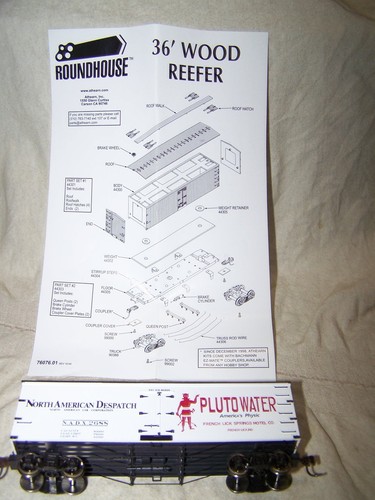 Roundhouse #85482 HO Scale 36' Wood Reefer NADX/Pluto Water(RTR) - Picture 16 of 19