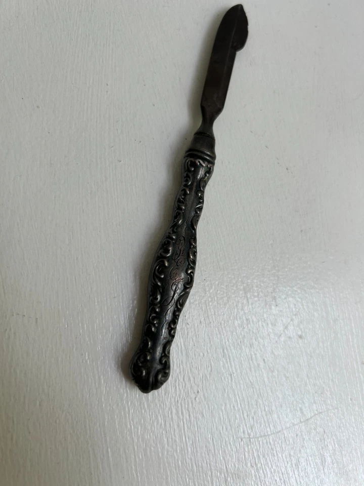 Antigua herramienta firmada de ley 925, ¿sacapuntas? Fabricación de Whiting con monograma Foto 4 de 4