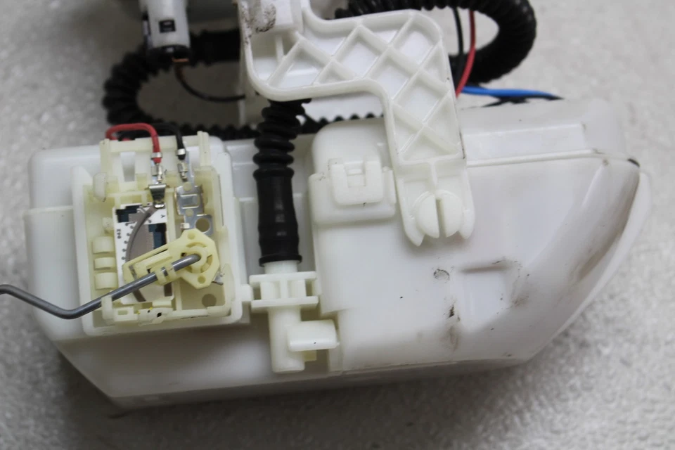 Bomba de gasolina Honda Goldwing 1800 GL1800 2012-2017 (probada) Foto 2 de 4