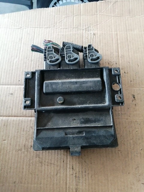 Renault Clio III Centralina/modulo motore ECU 8200582518 - Immagine 3 di 3