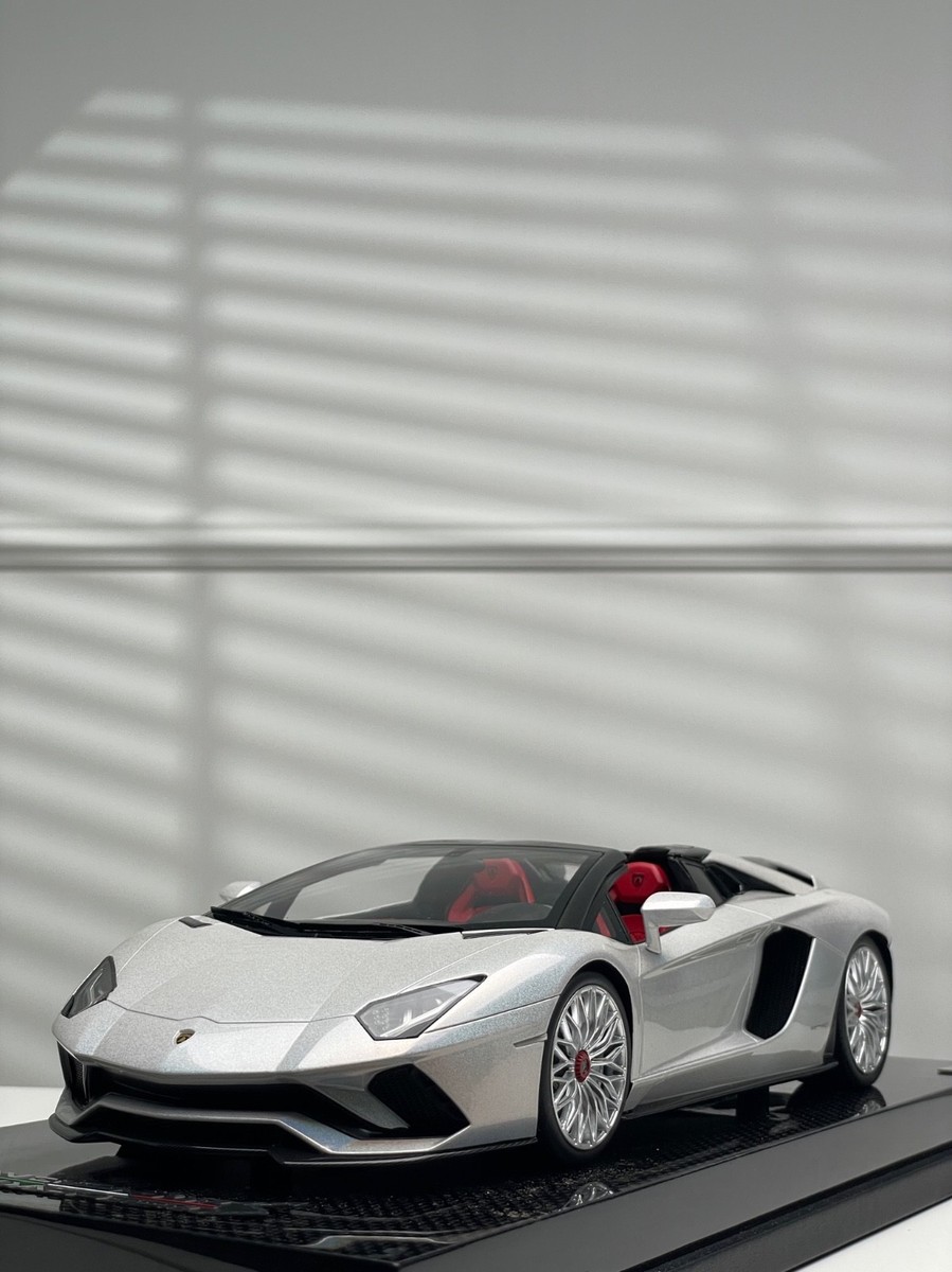 Lamborghini Aventador S Roadster (Fantasy White) [MR Collection] 1