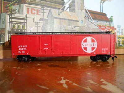 HO Scale Trains Model Power ATSF 50' Combo Double Door Box Car #48274