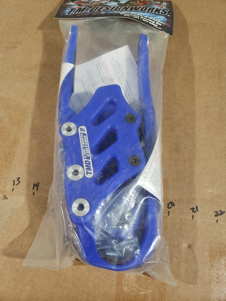 Kit de cadena deslizable y guía TM Designworks Baja Endurance azul Kawasaki 16-up KFX450 Foto 2 de 4