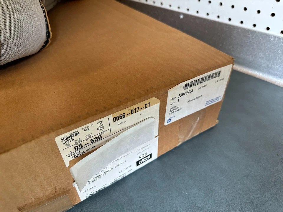 Capa almofada traseira assento motorista GM OEM NOS 25949704 2007-2008 Saturn Outlook - Imagem 4 de 4