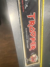 Barra de cerveza Trooper Runner Iron Maiden.  Borde de 2 colores.  Precio más bajo