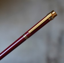 MAGNIFIQUE STYLO PLUME CARTIER MUST - LAQUE ROUGE RUBIS - PLUME OR 18 CARATS
