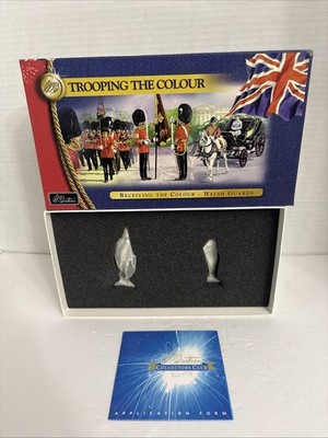 W. Britains 40110 Trooping The Colour Receiving The Colour-Welsh Guards 2 Pieces
