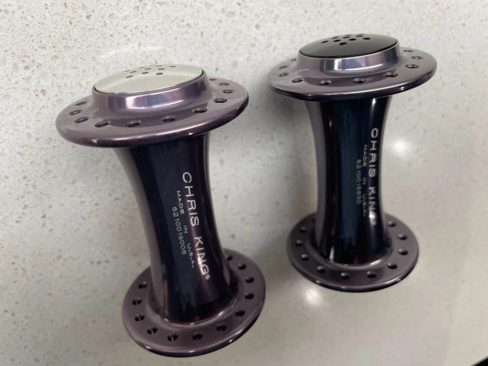 Saleros y pimenteros Chris King Components, color estaño, juego de bujes delanteros R45 Foto 2 de 4