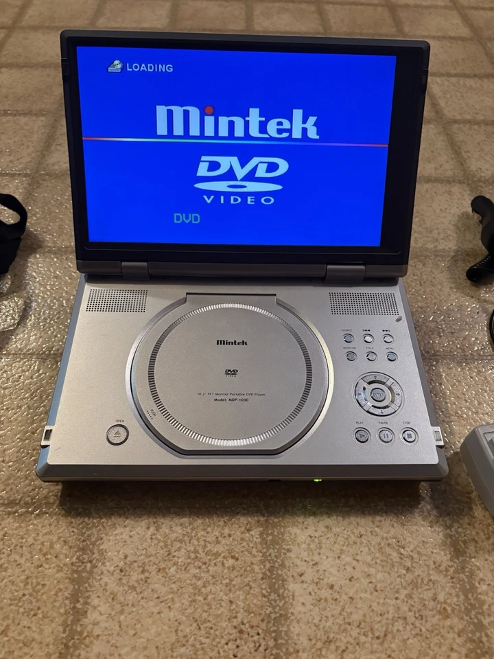 Mintek MDP-1030 10.2" TFT Monitor Portable DVD Player Tested With Bag & Cables - Image 3 of 4