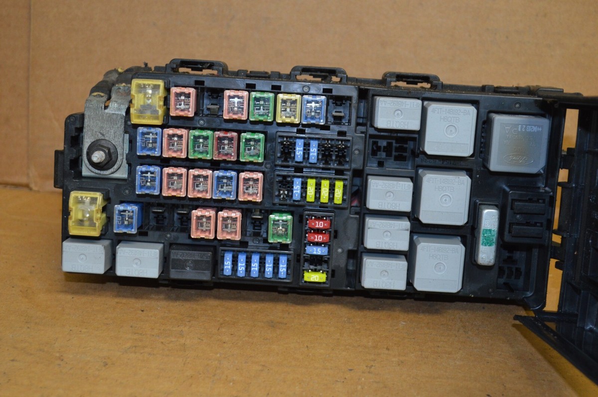 2003-2005 Ford Explorer Fuse Box Junction OEM 5L2T14398AF Module