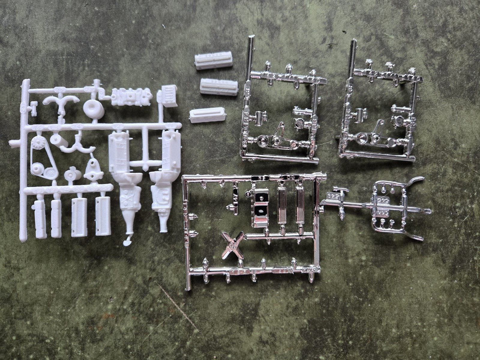 Lot of Model Car Engine Parts 1/25 Scale - STK E42