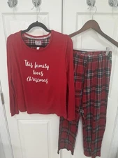 Let’s Get Cozy “This Family Loves Christmas”Pajama Set Size S