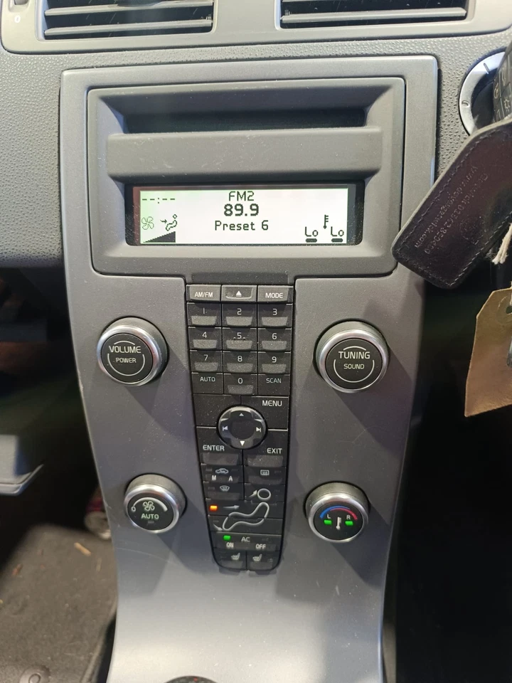 Volvo V50 Radio Stereo CD & Climate Control Panel & Display Screen 2009 31285448 - Image 2 of 4