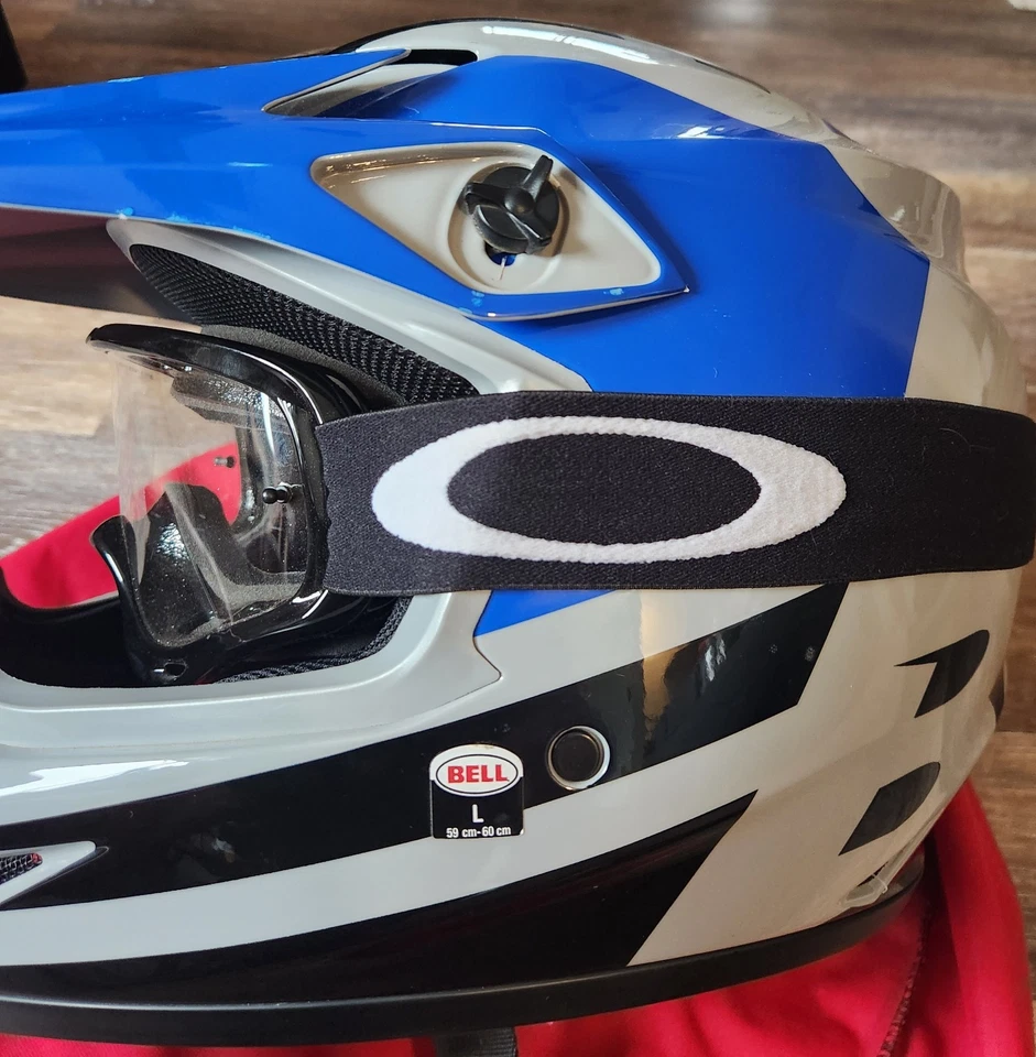 Casco Bell MX-9 MIPS Mx Talla GRANDE. Con gafas Okley Mx. Foto 2 de 4