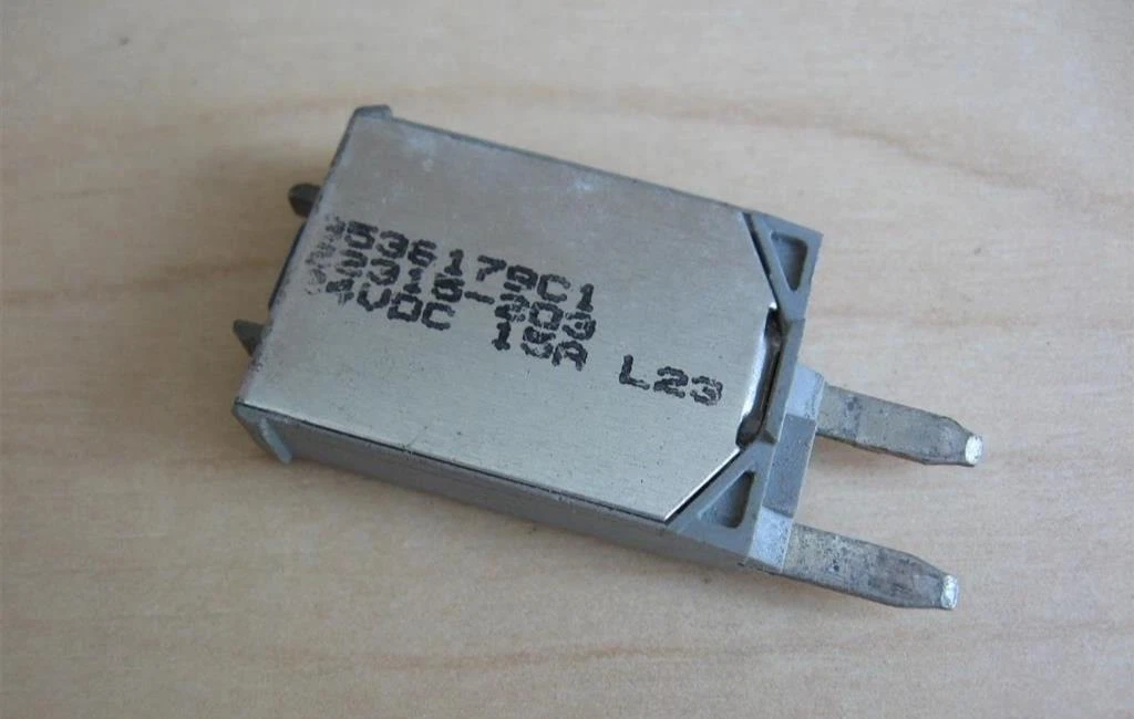 Navistar Bussmann 3536179C1 22315-203 Circuit Breaker Fuse 15A 
