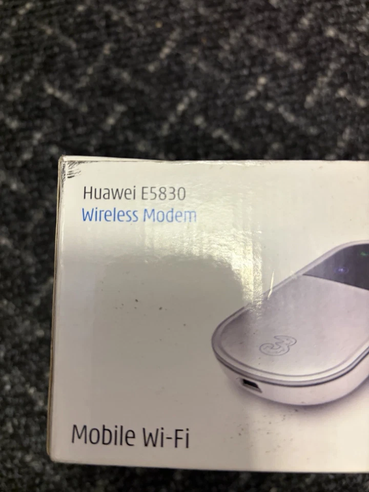 Huawei E5830 Wireless Modem Mobile Wi-Fi Hotspot MiFi 3G LOCKED TO THREE NETWORK - Image 3 of 4