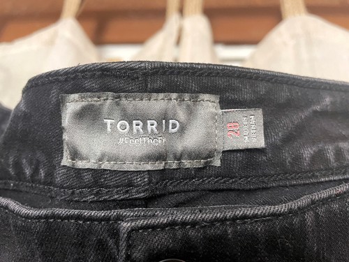 TORRID 3.5 Inch High-Rise Classic Cut-Off Denim Shorts (Black, Plus Size 28) - Picture 4 of 6